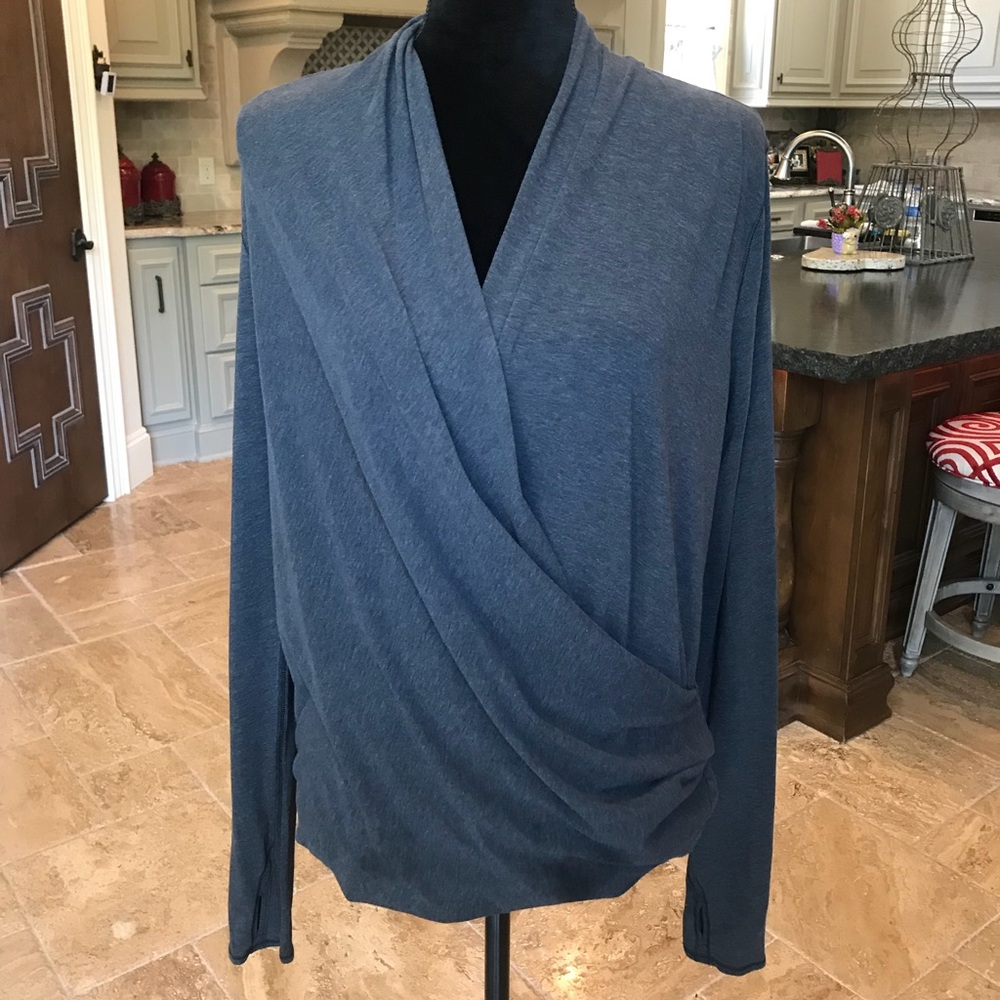 LuLulemon wrap shirt size 8 medium gray